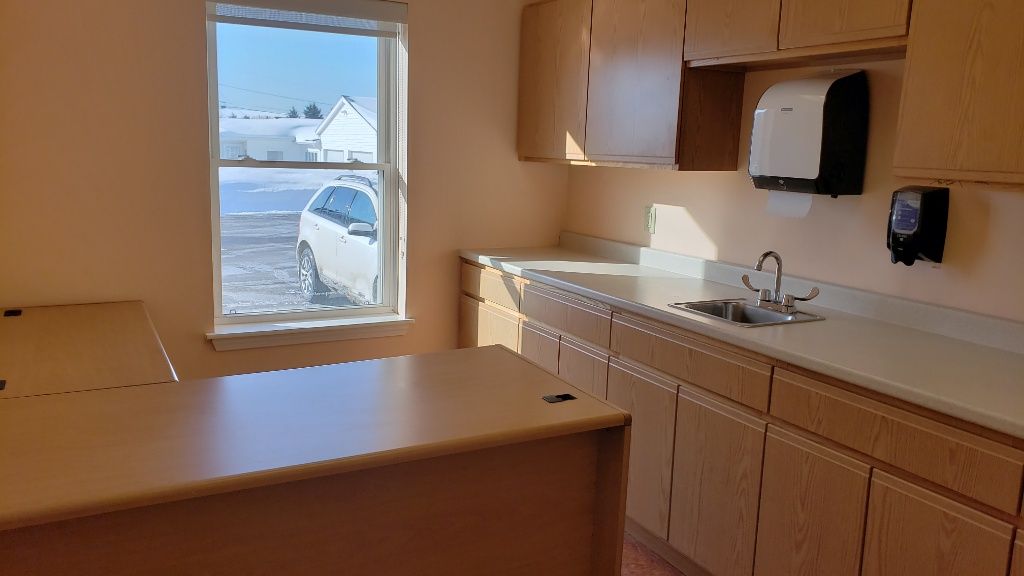 Parsanna Office Building: 180 Academy St, Presque Isle, ME 04769